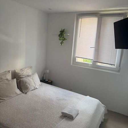 Privat Room In Private Security Residence With Free Parking, 1 Minute From Tramway, 9 Minutes From De Center, Accessible All Transports Nizza Exterior foto